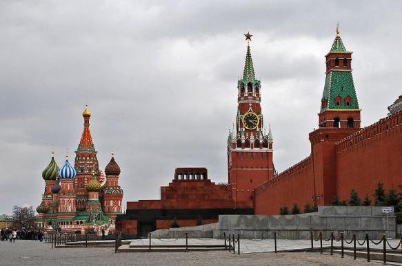 
    Рейтинги власти и политических партий в России начали снижаться