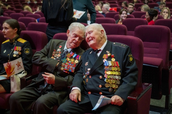 Большой праздничный концерт «Песни Победы» Большой праздничный концерт «Песни Победы»