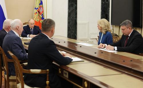 Владимир Путин провёл совещание о мерах поддержки пострадавших в Старобельске Владимир Путин провёл совещание о мерах поддержки пострадавших в Старобельске