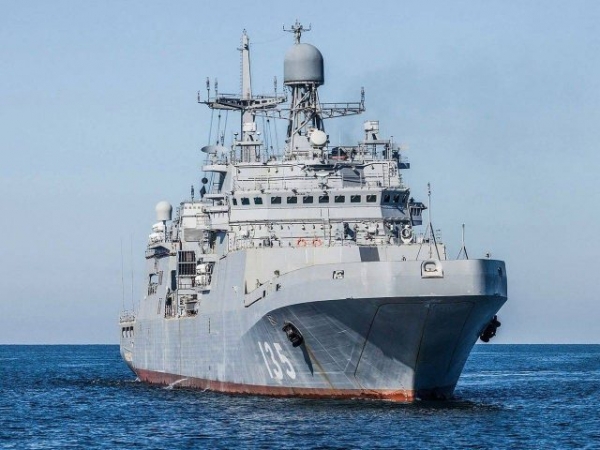 Может, БДК вместо атомного эсминца будет полезнее?